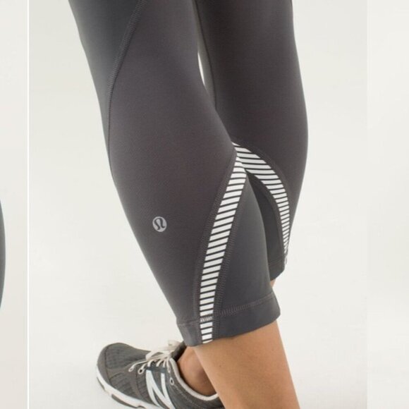 Lululemon Run: Inspire Crop II Size 6 - Picture 6 of 12